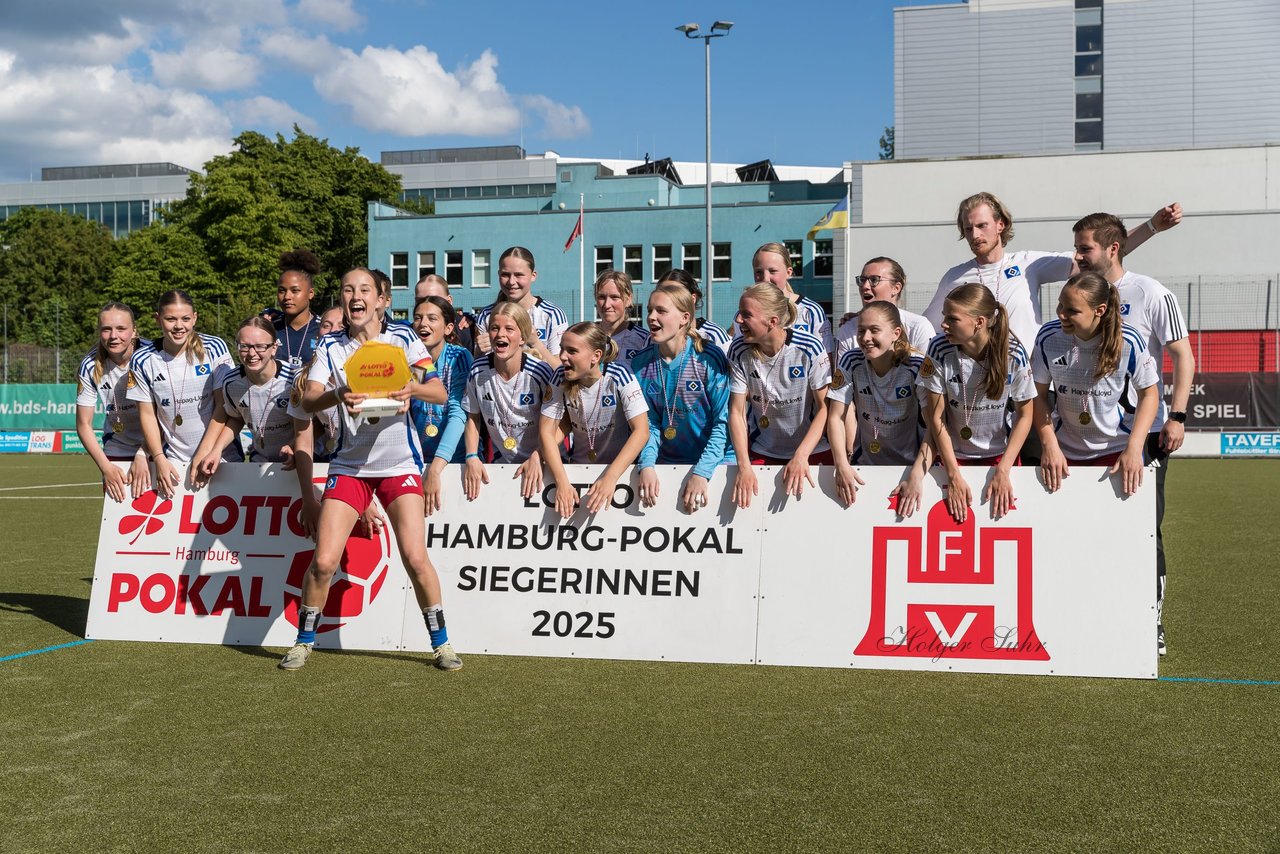 Bild 165 - wBJ Lotto Pokal Finale  Eimsbuetteler TV - Hamburger SV : Ergebnis: 0:3